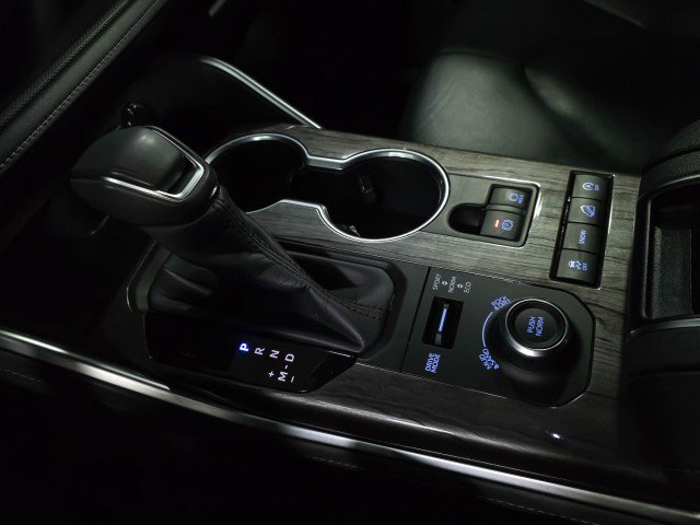 Used 2020 Toyota Highlander Limited image 27