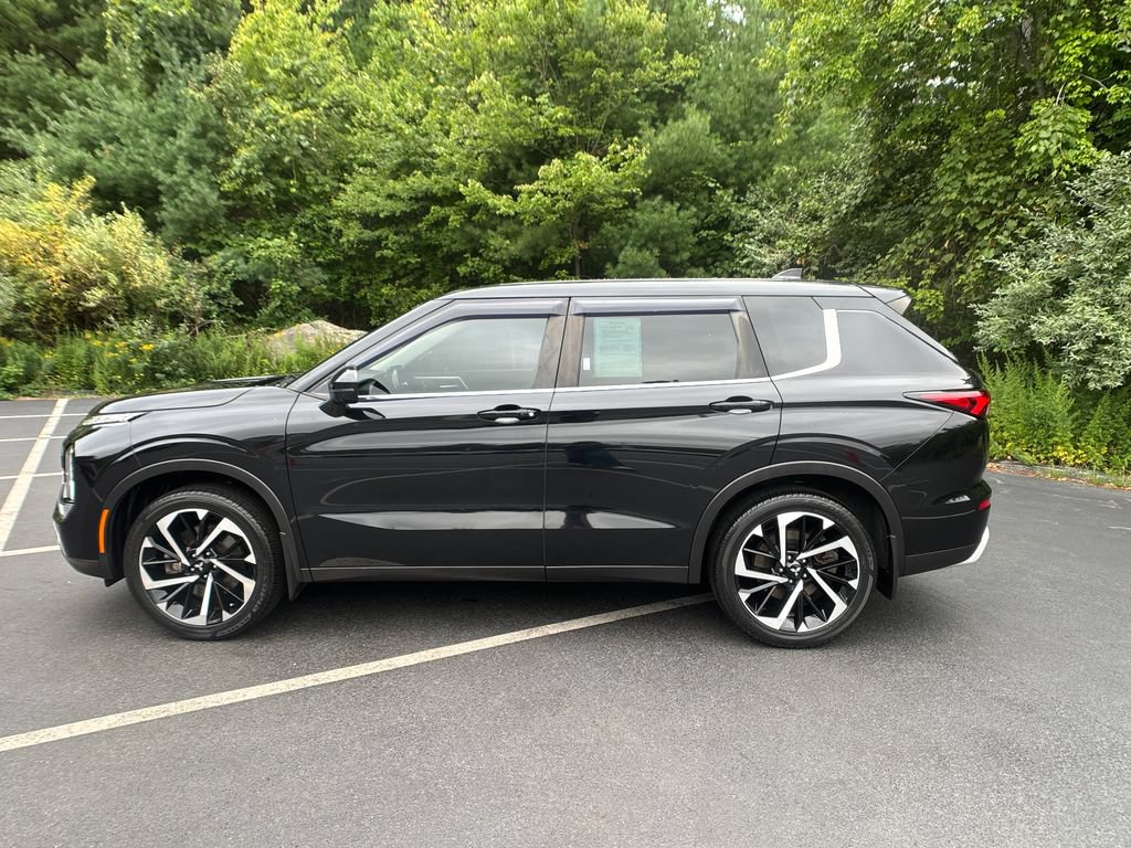 Used 2023 Mitsubishi Outlander SE AWD/4WD image 2