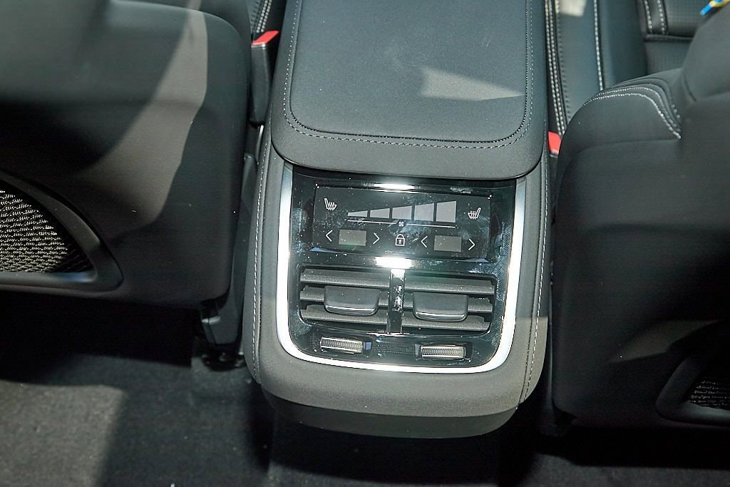 New 2026 Volvo XC90 B6 Ultra w/ Protection Package image 24