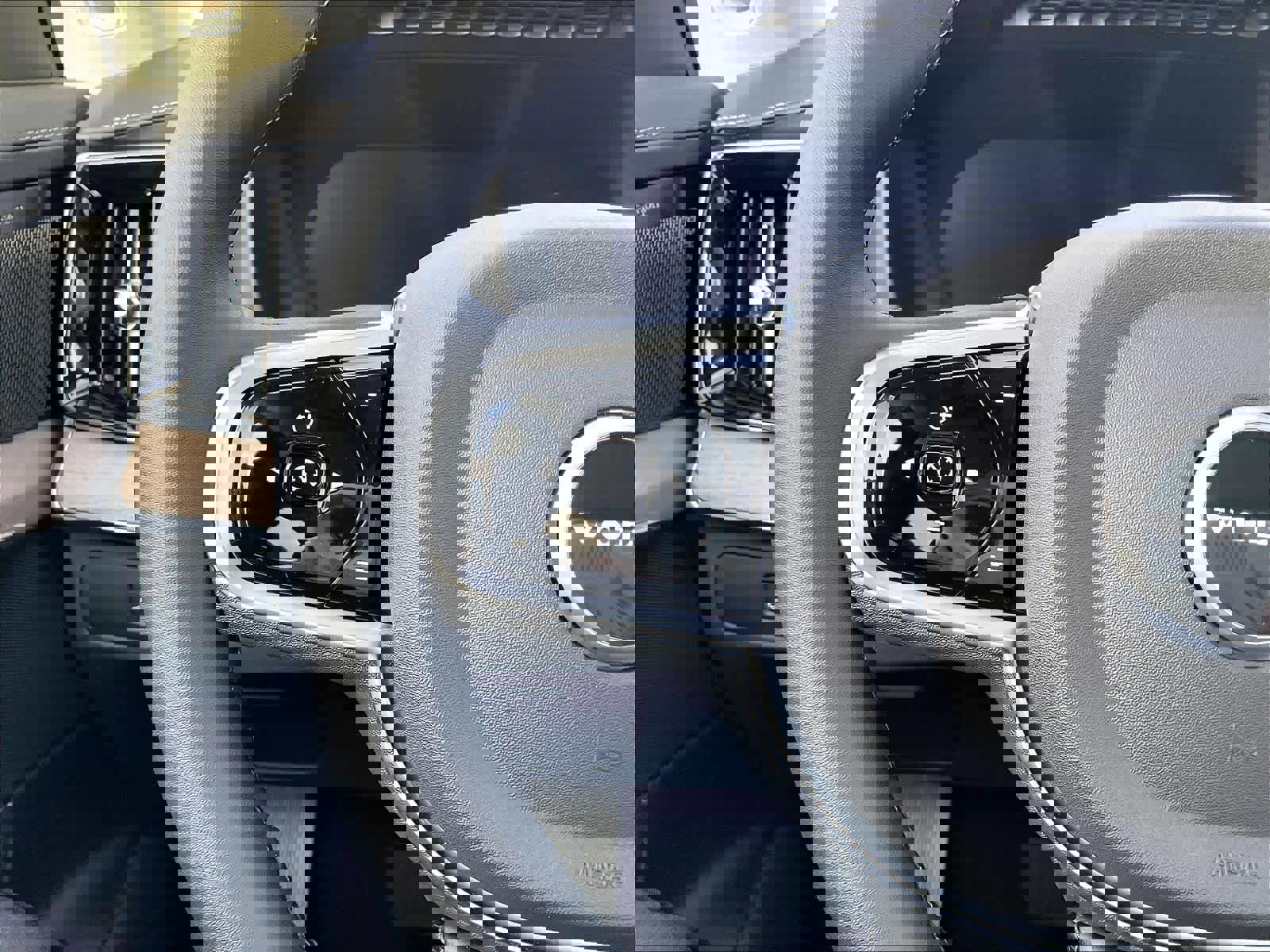 New 2026 Volvo XC90 B5 Plus w/ Protection Package image 17