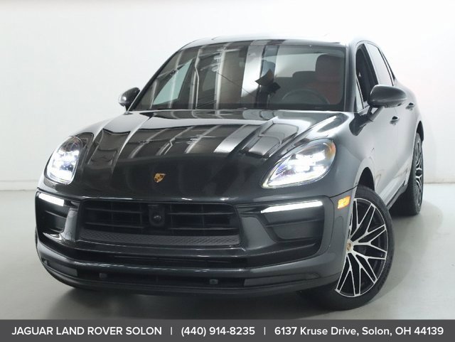 Used 2023 Porsche Macan AWD/4WD image 3