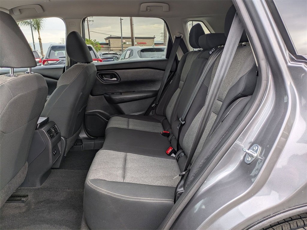 Used 2024 Nissan Rogue SV image 29