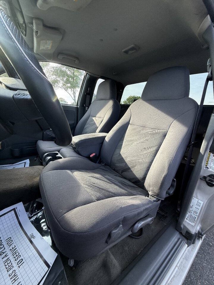 Used 2004 Chevrolet Colorado LS w/ Power Convenience Package AWD/4WD image 13