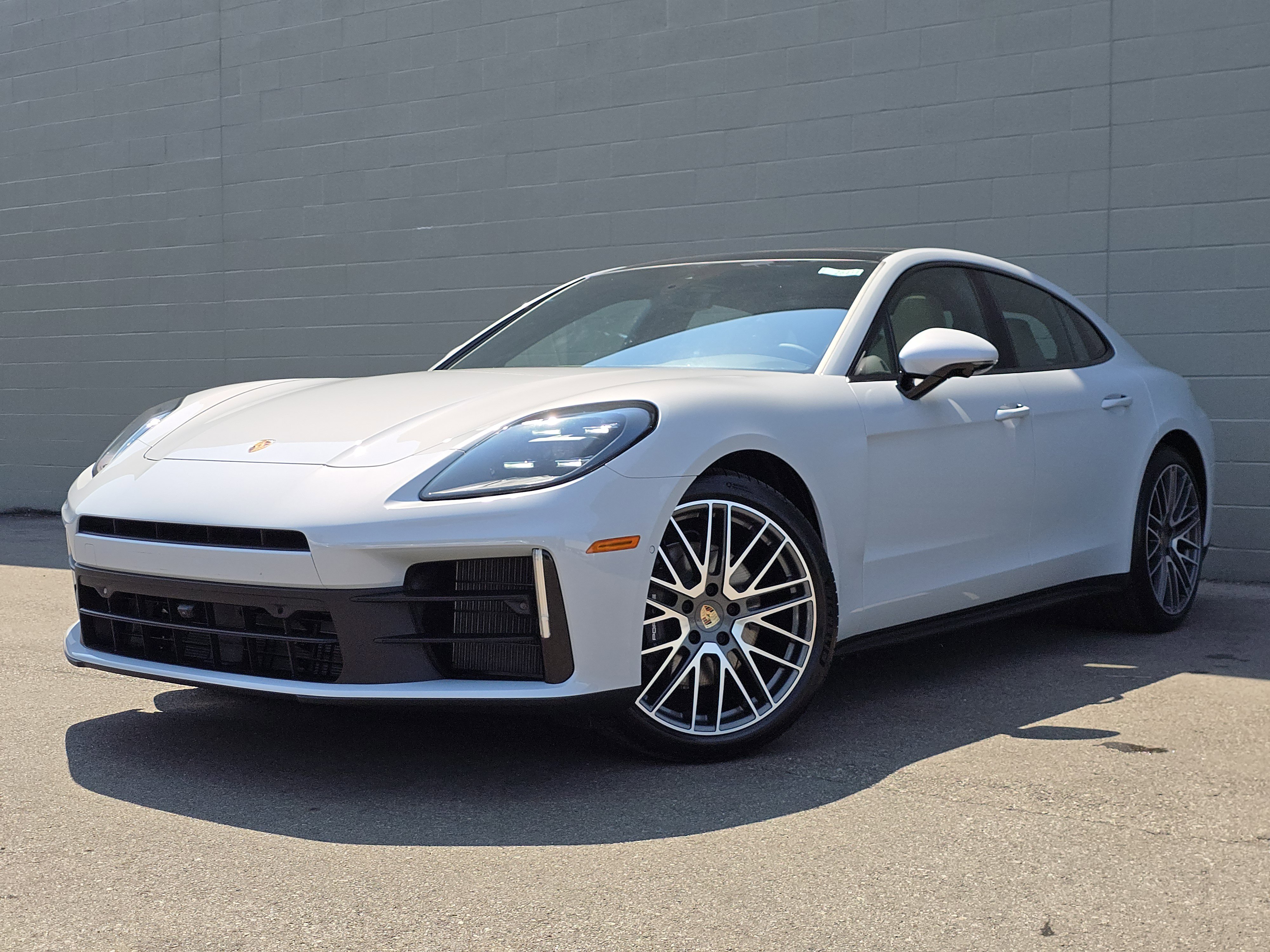 New 2025 Porsche Panamera 4