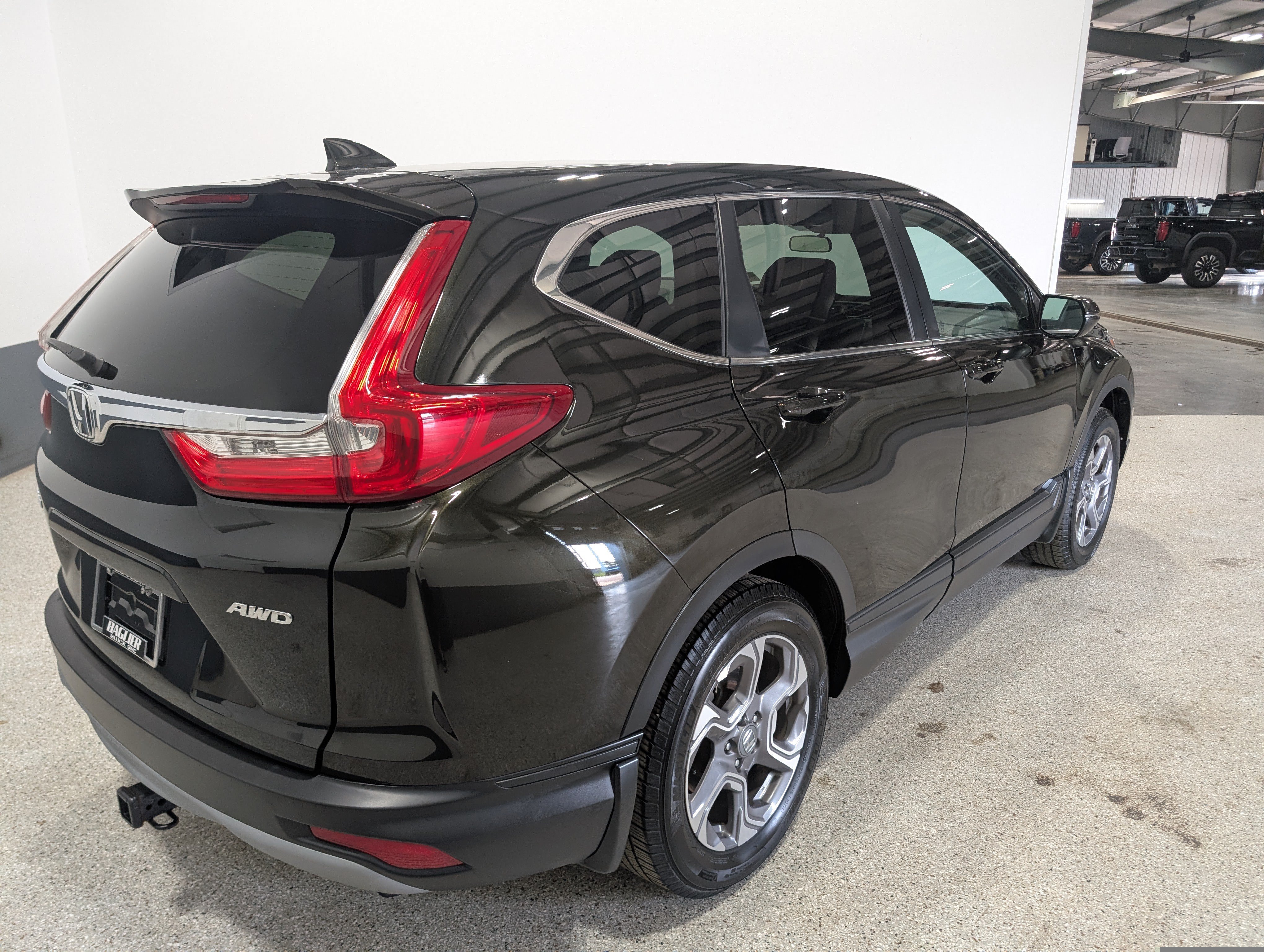 Used 2017 Honda CR-V EX image 3