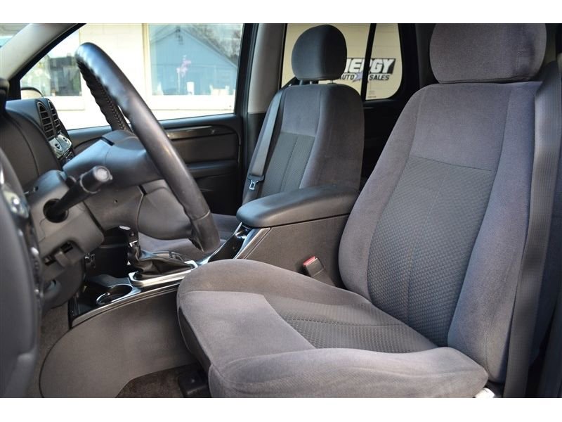 Used 2007 GMC Envoy SLE AWD/4WD image 10