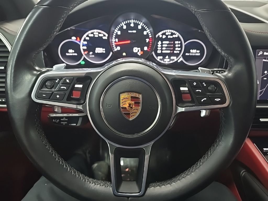 Used 2022 Porsche Cayenne Platinum Edition image 19