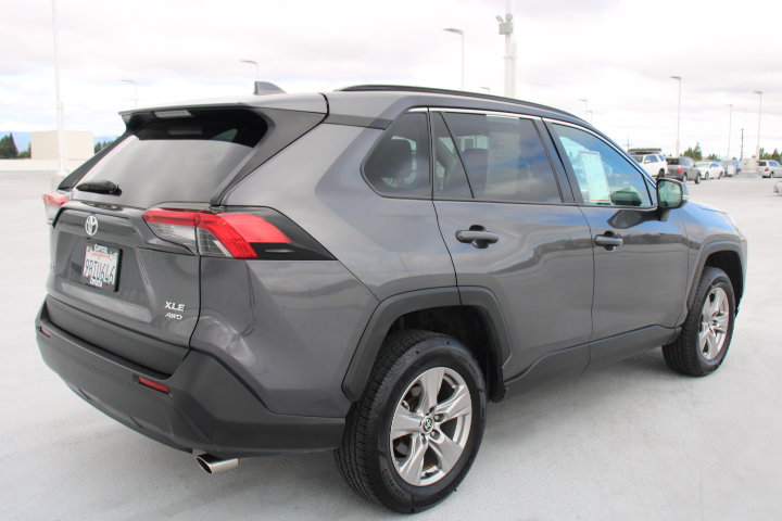 Certified 2022 Toyota RAV4 XLE image 3