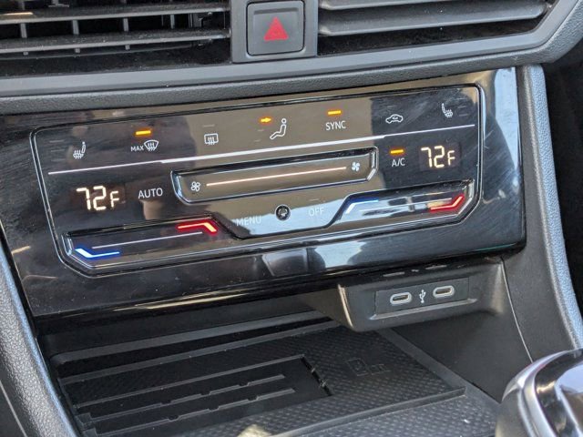 Used 2025 Volkswagen Jetta SE image 22