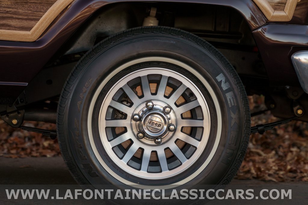 Used 1991 Jeep Grand Wagoneer Base image 13