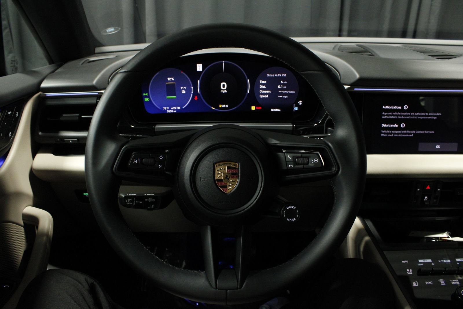 Certified 2025 Porsche Macan 4 Electric AWD/4WD image 22