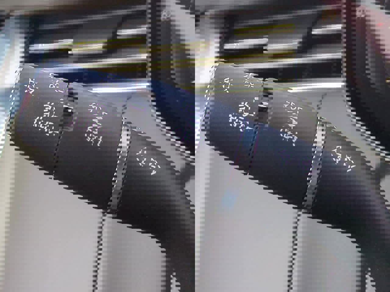 New 2025 Land Rover Range Rover SE image 28