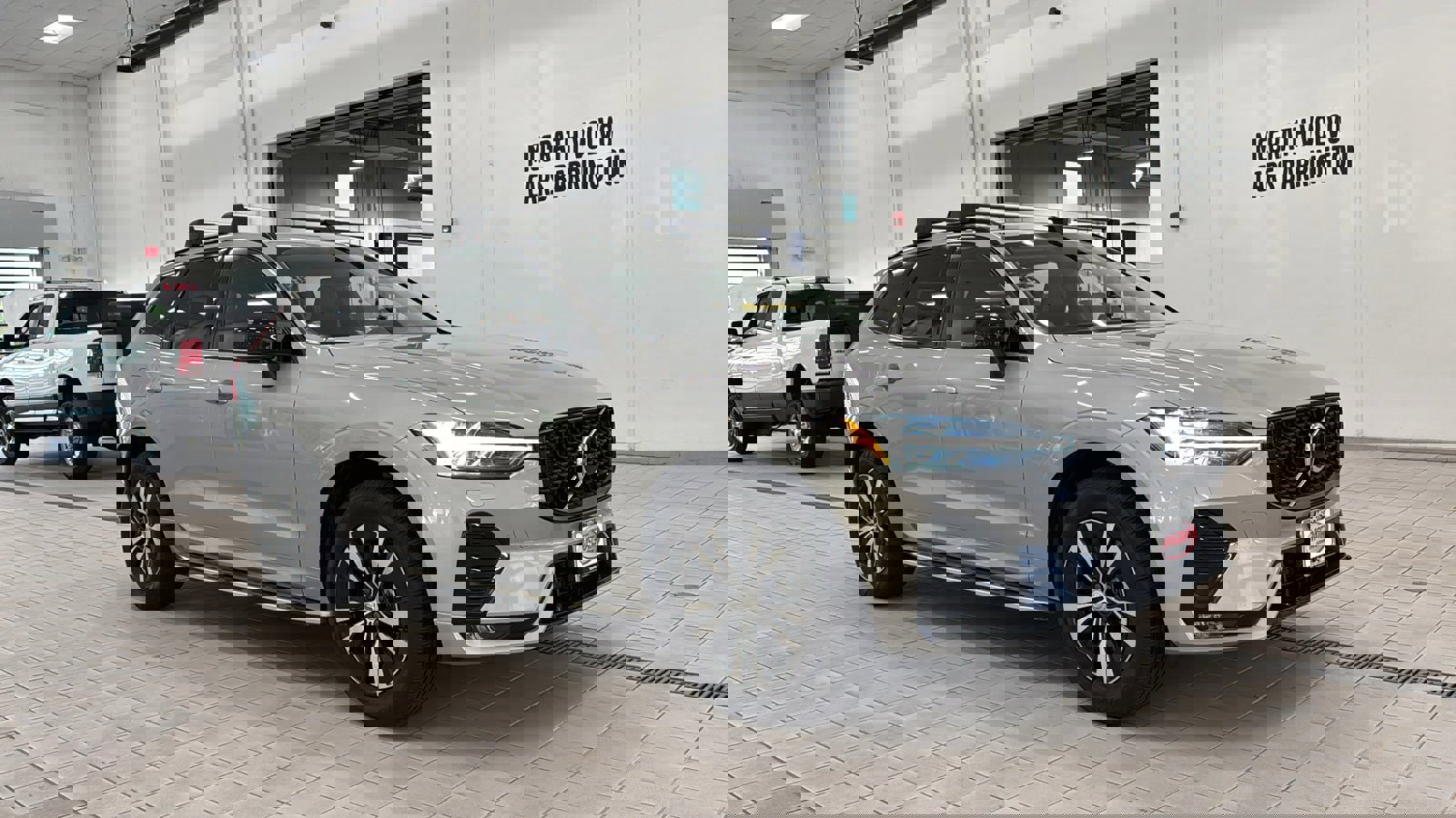 Used 2024 Volvo XC60 B5 Core image 3