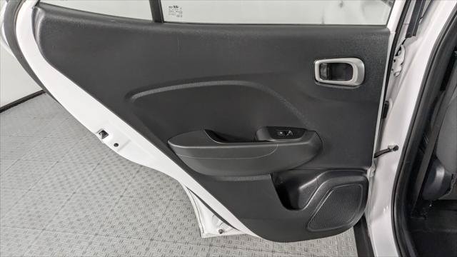 Used 2025 Hyundai Venue SEL FWD image 14