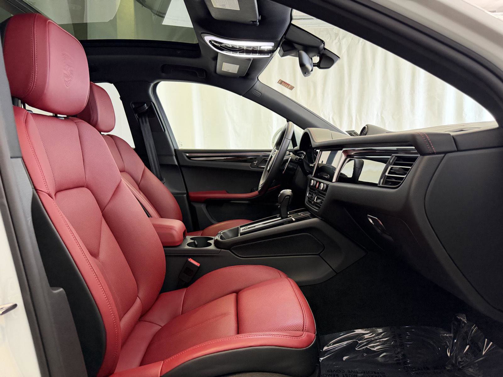 Used 2025 Porsche Macan image 16