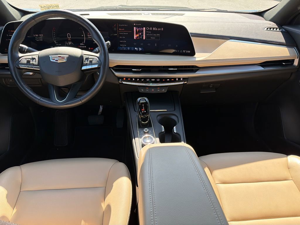 Used 2024 Cadillac XT4 Luxury w/ Cold Weather Package FWD image 23