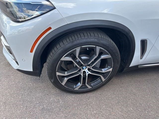 Used 2021 BMW X5 xDrive40i w/ Premium Package image 2