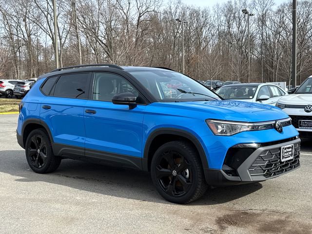 Certified 2025 Volkswagen Taos SE image 2