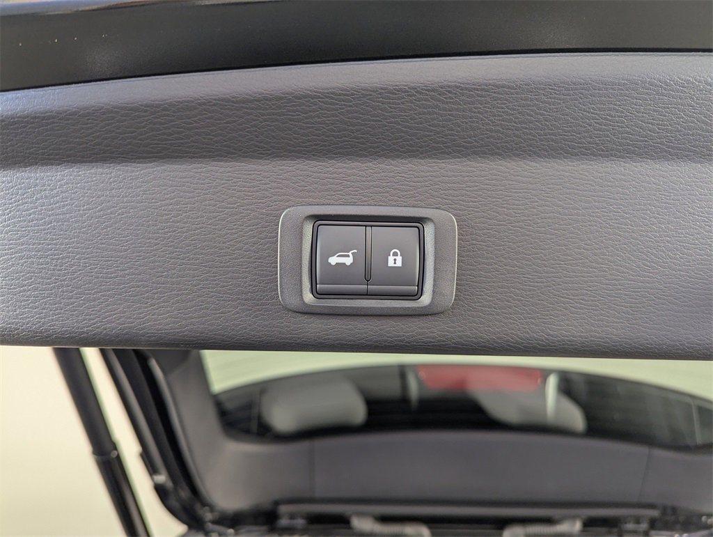 Used 2025 Mitsubishi Outlander SE image 32