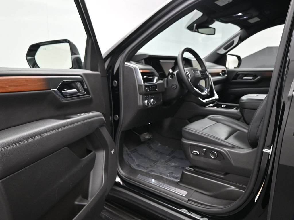 Used 2025 GMC Yukon Denali AWD/4WD image 13