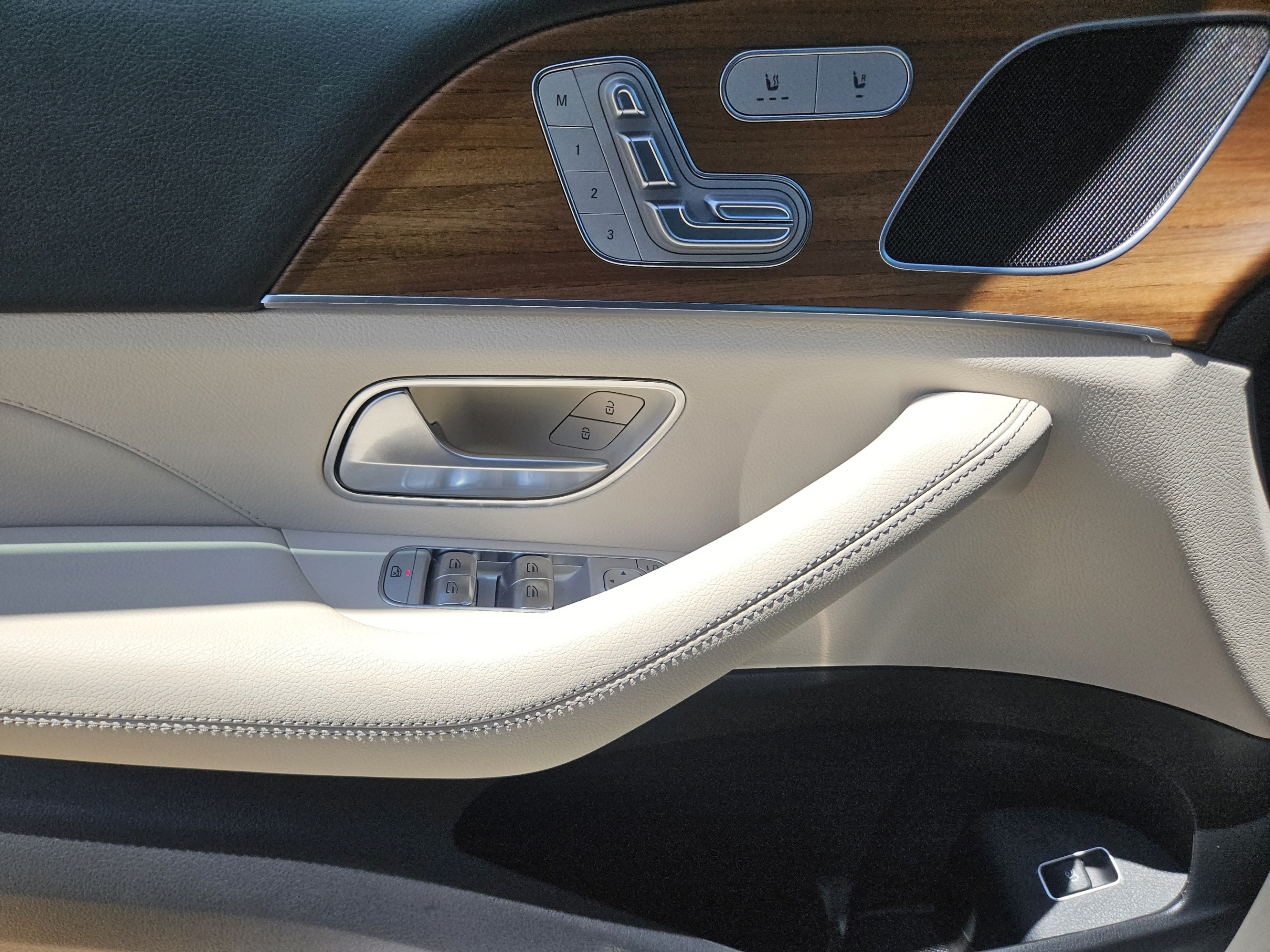 Certified 2025 Mercedes-Benz GLE 350 4MATIC image 21