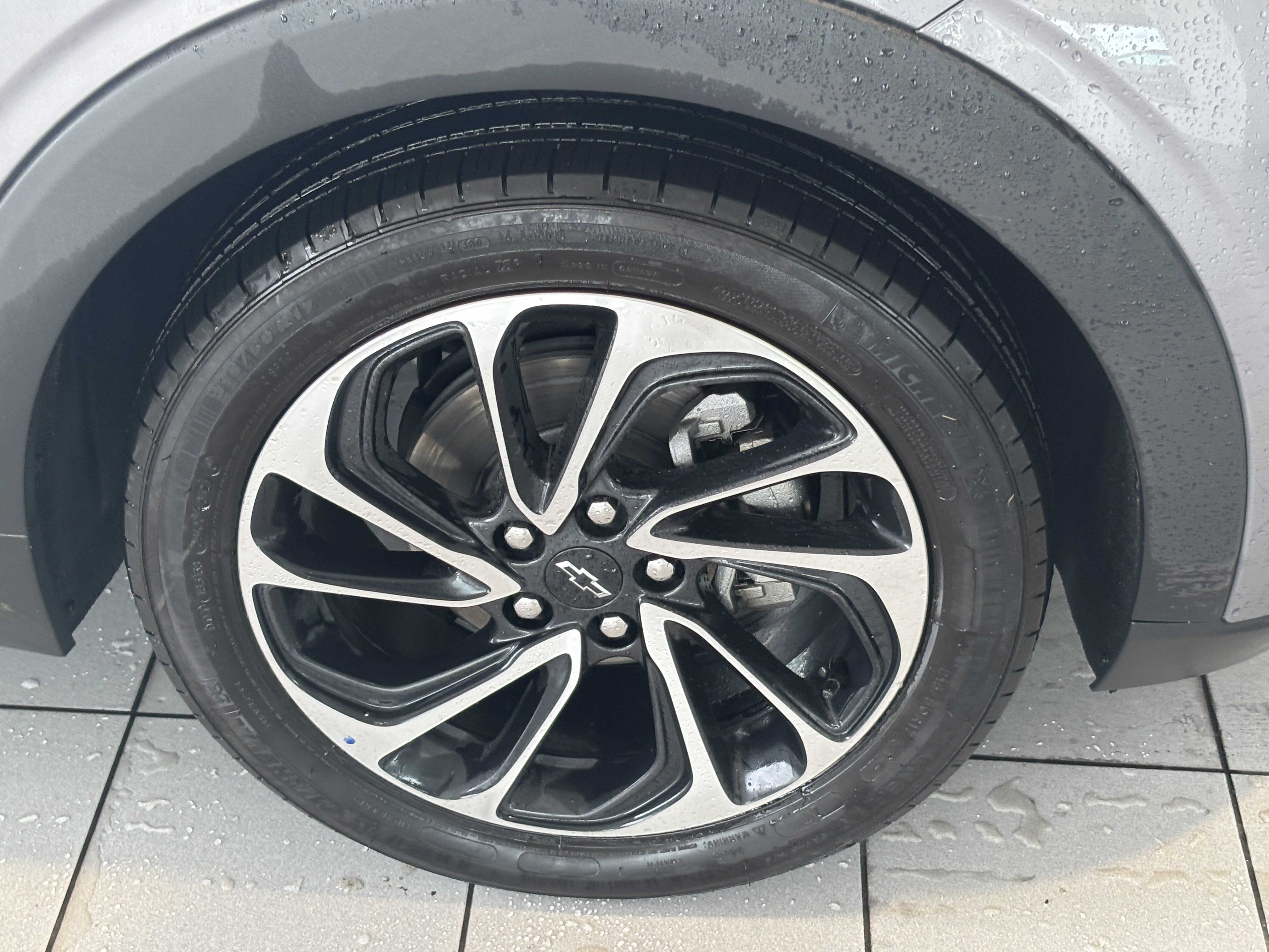 Used 2023 Chevrolet Bolt EUV Premier FWD image 9