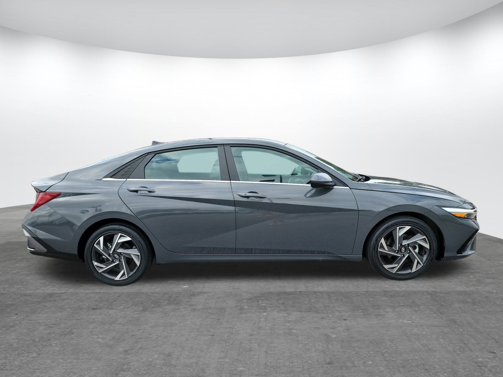 Used 2025 Hyundai Elantra SEL image 26