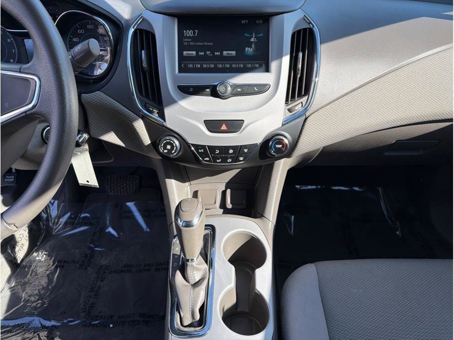 Used 2017 Chevrolet Cruze LS FWD image 15