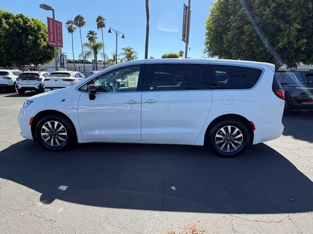 Used 2024 Chrysler Pacifica Limited FWD image 4