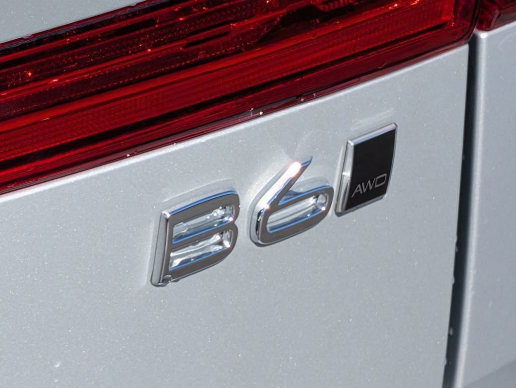 Used 2023 Volvo XC60 B6 Ultimate w/ Climate Package image 20