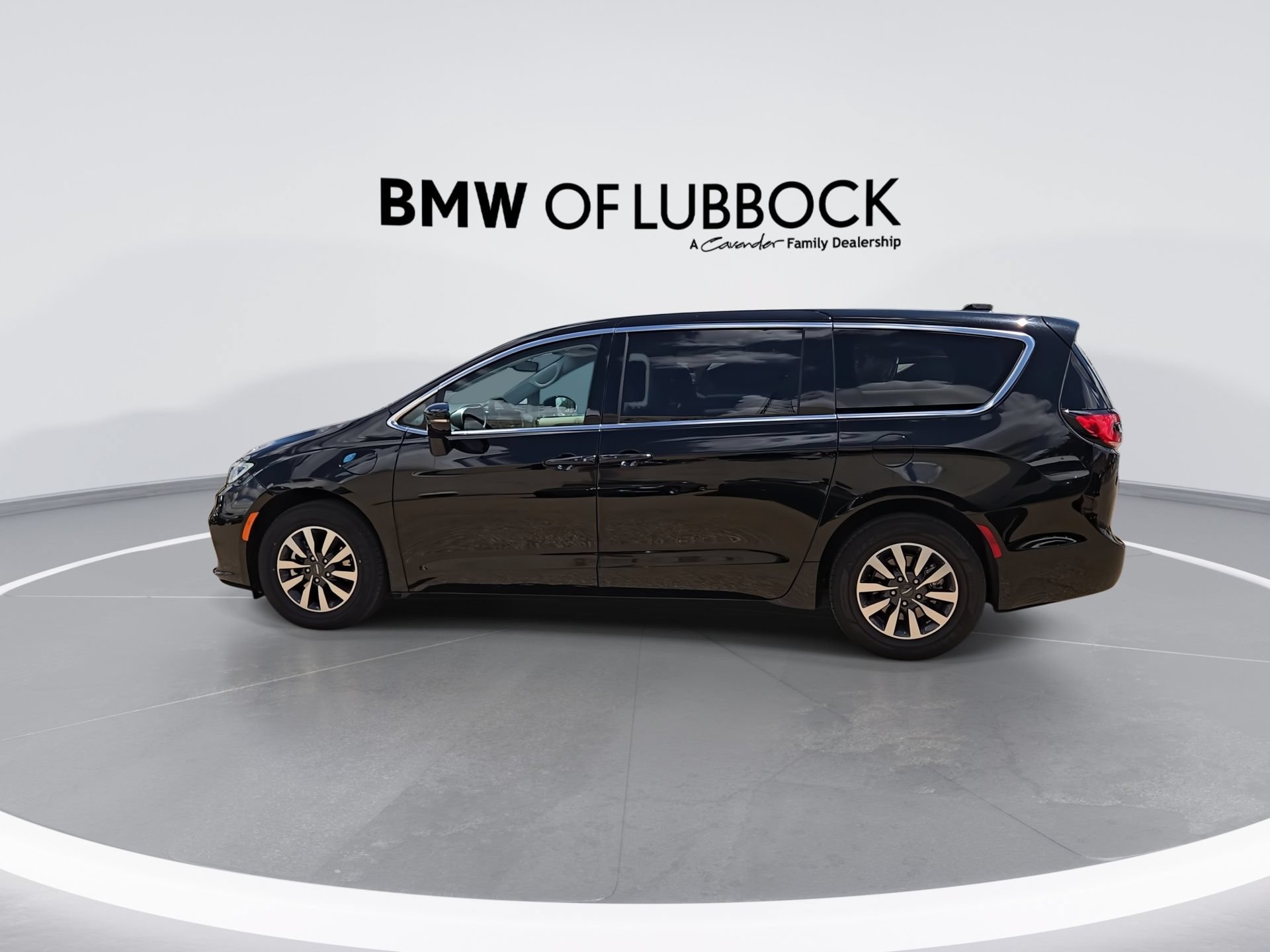 Used 2024 Chrysler Pacifica Limited FWD image 6