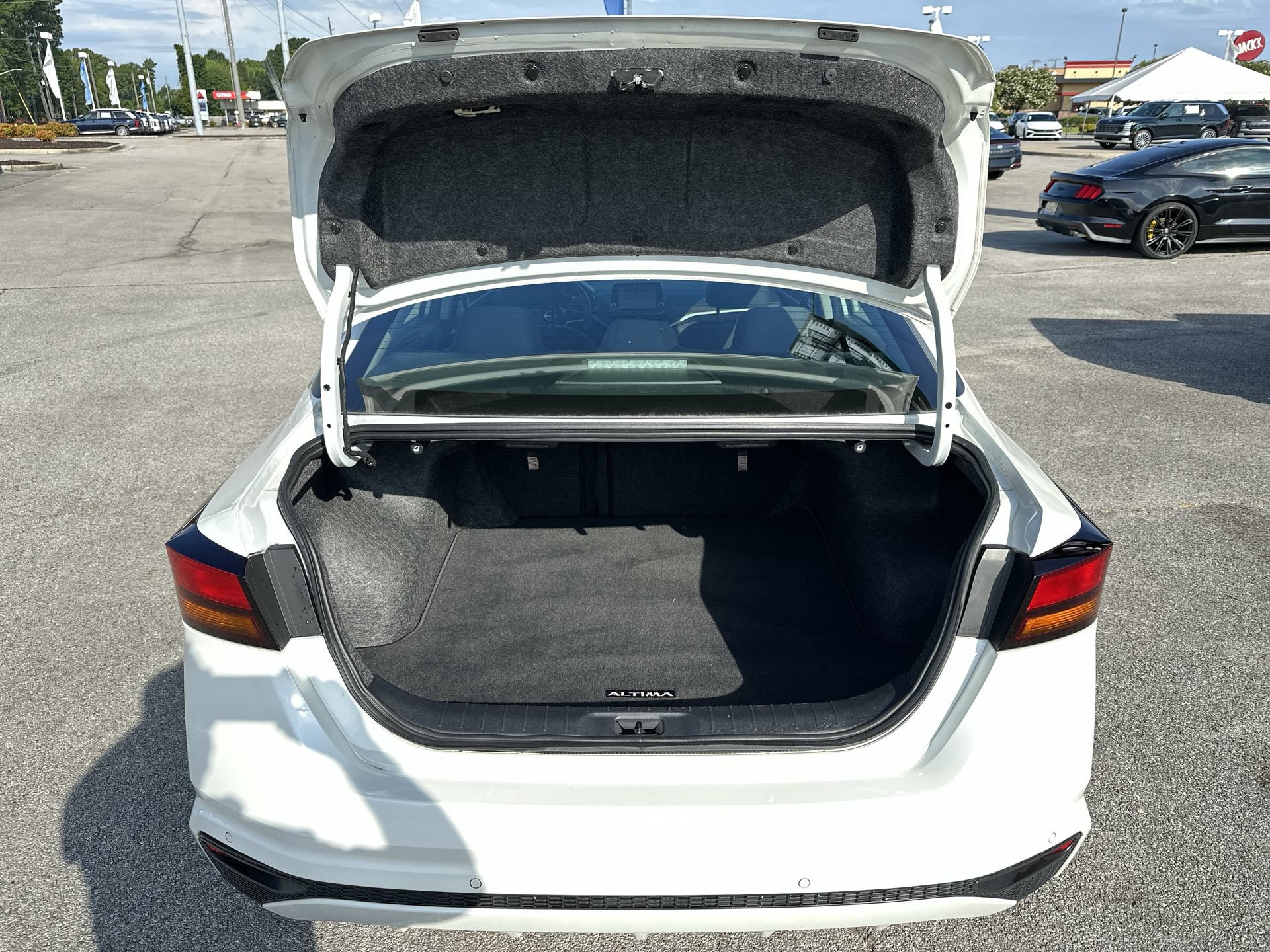 Used 2023 Nissan Altima 2.5 SV FWD image 19