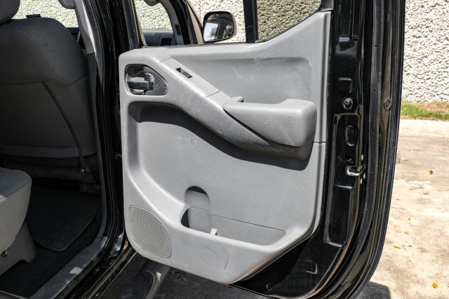 Used 2021 Nissan Frontier SV w/ Midnight Edition Floor Mats image 42