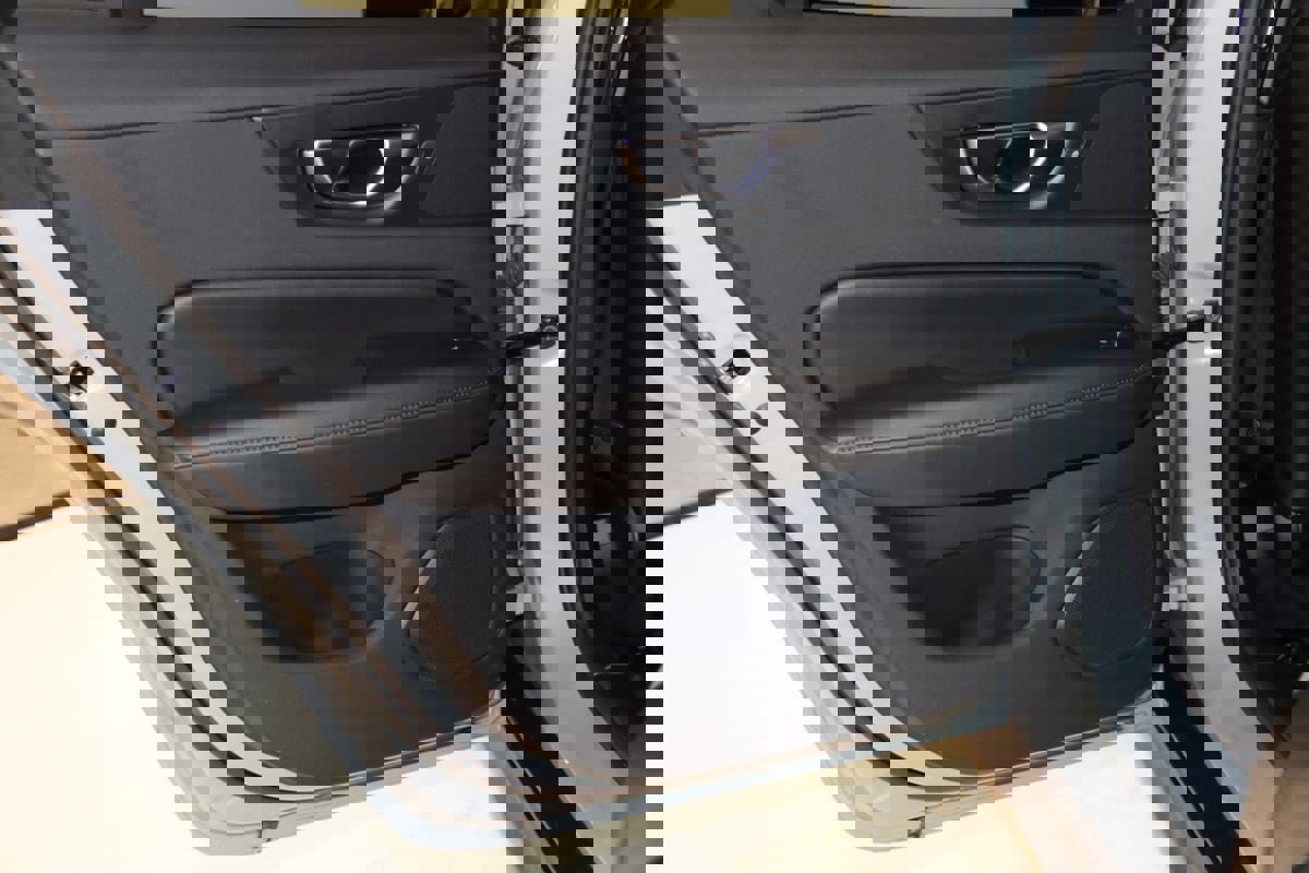 Used 2025 Volvo V60 B5 Cross Country Plus image 45