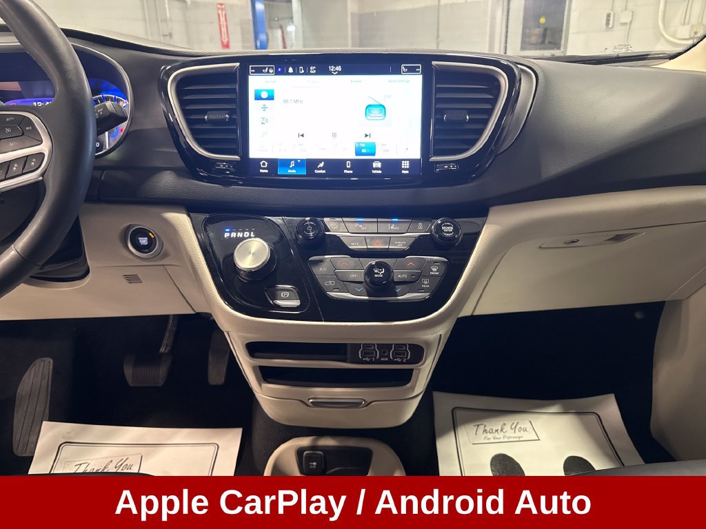 Used 2023 Chrysler Pacifica Touring-L FWD image 10
