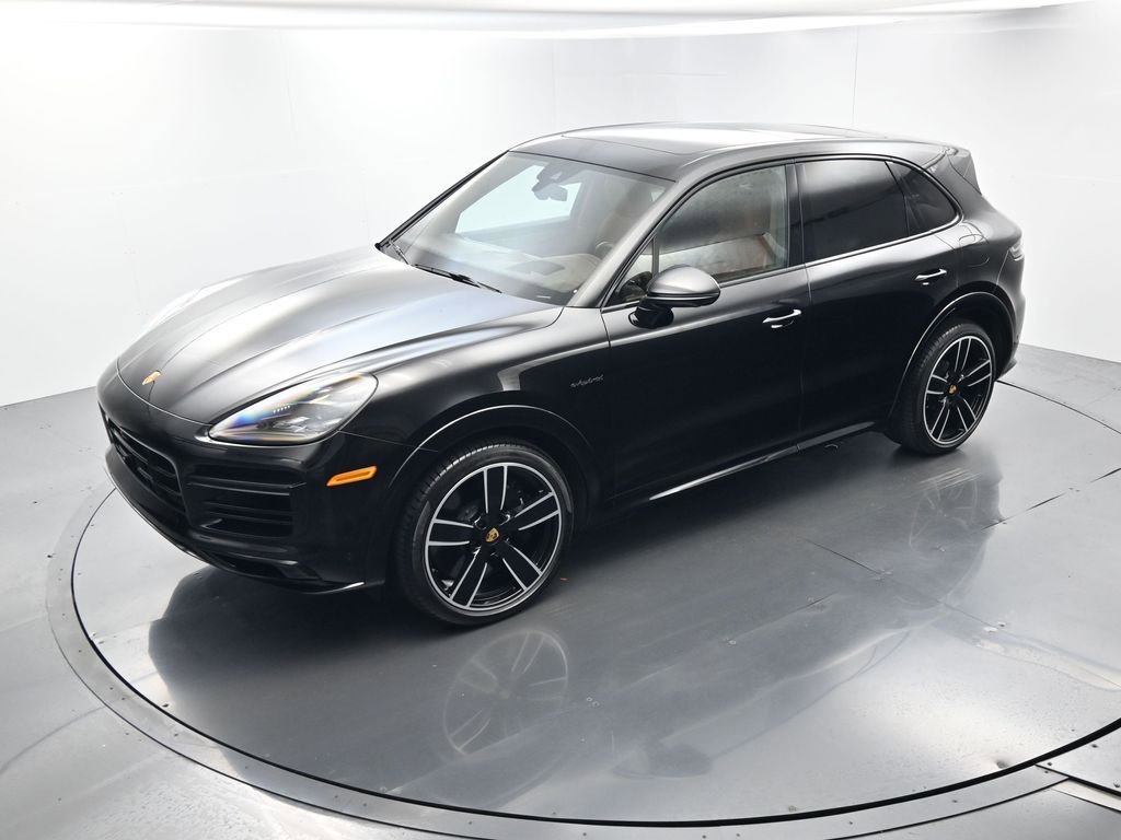 Certified 2022 Porsche Cayenne Turbo S AWD/4WD image 35