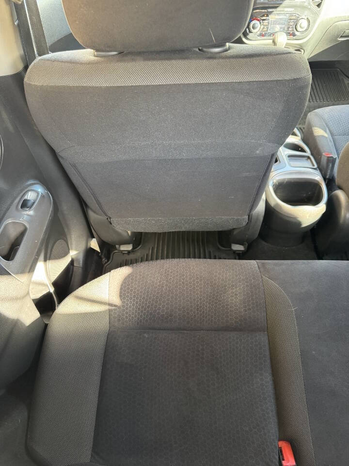 Used 2011 Nissan Juke SV FWD image 22