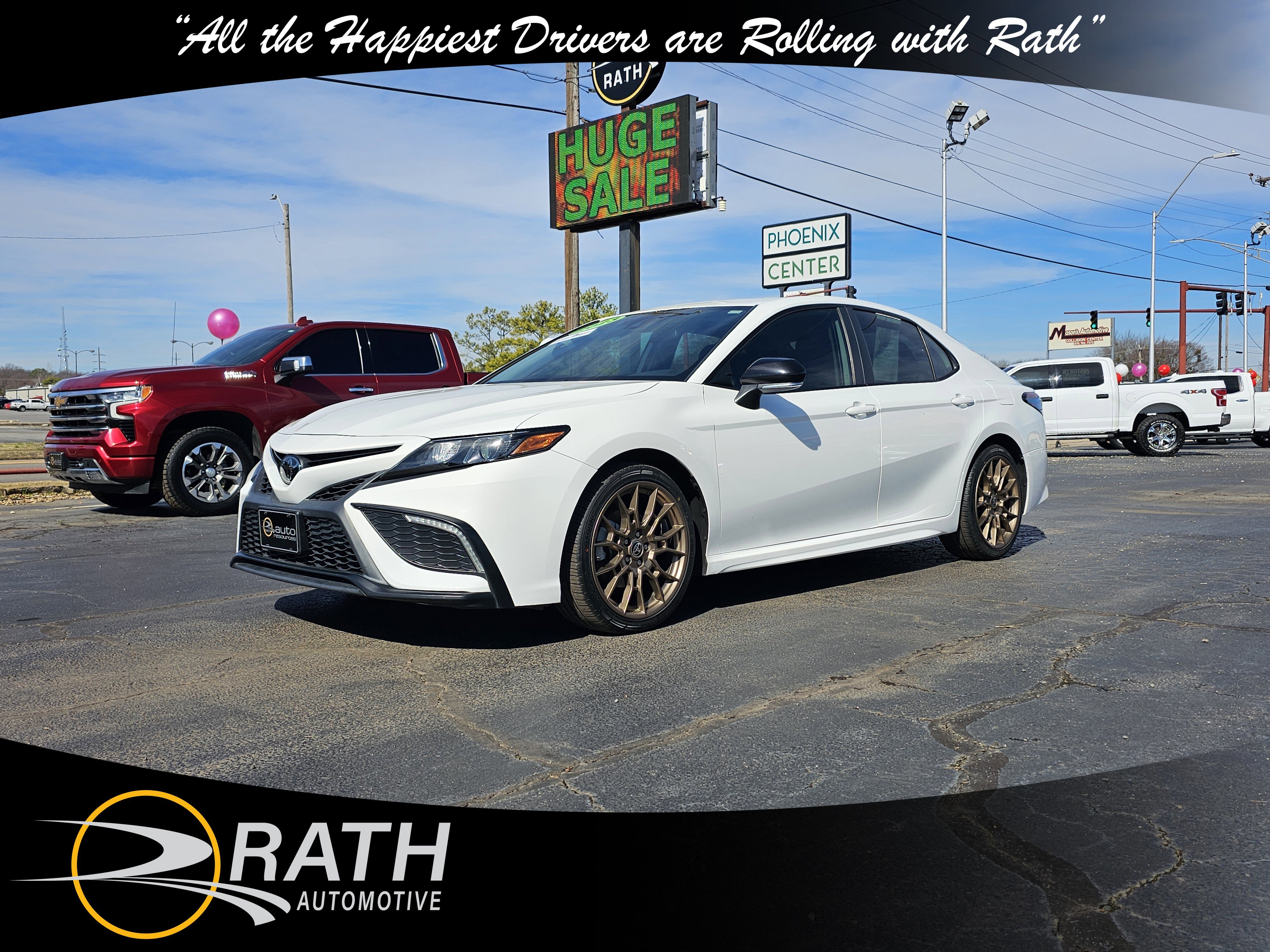 Used 2023 Toyota Camry SE image 1