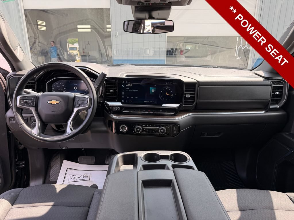 Used 2023 Chevrolet Silverado 1500 LT AWD/4WD image 18