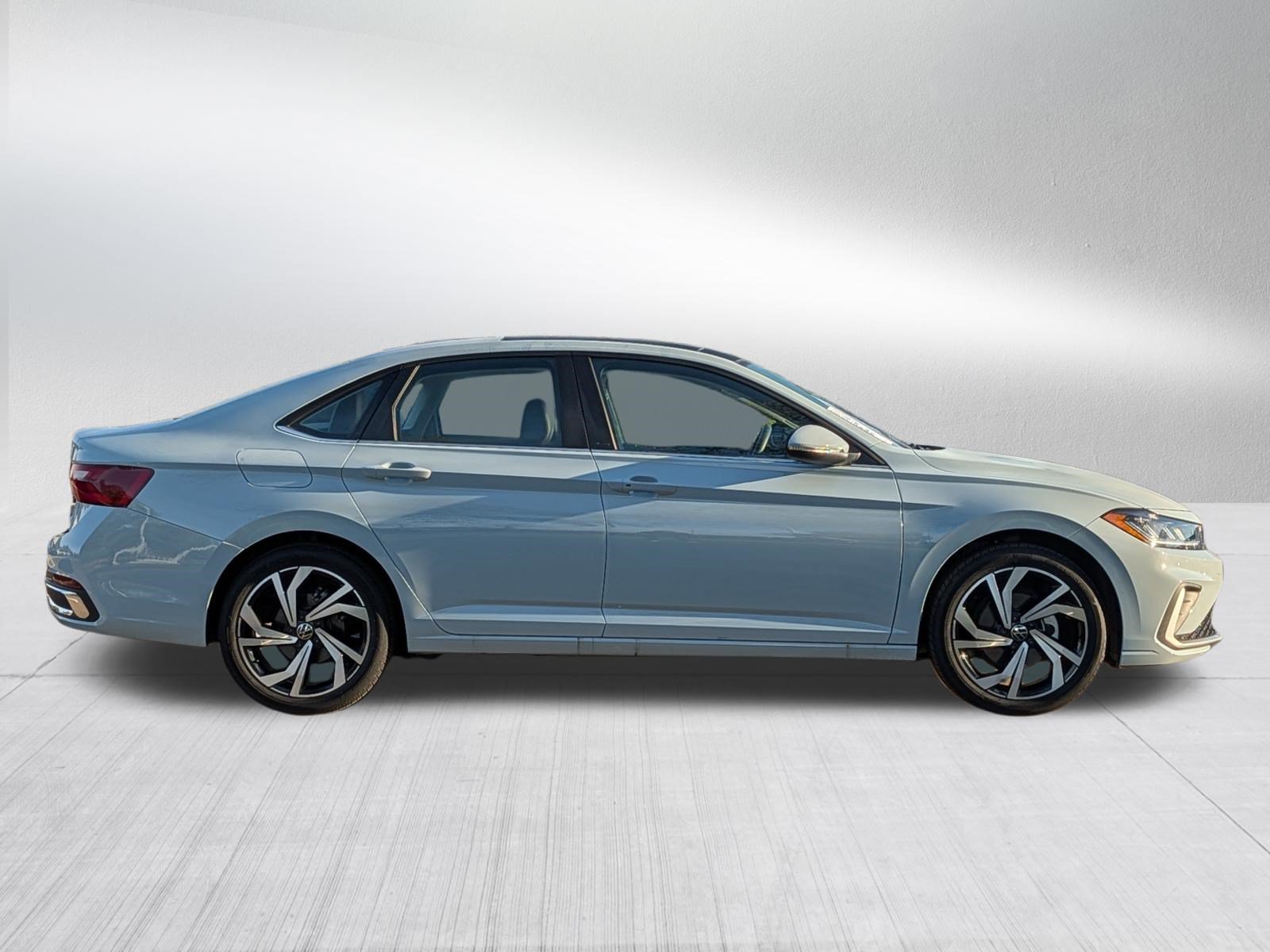 Used 2026 Volkswagen Jetta SEL FWD image 8