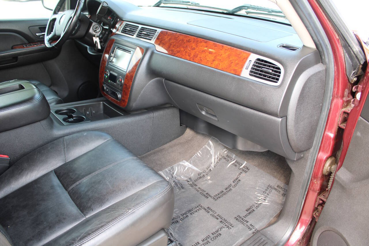 Used 2009 Chevrolet Silverado 1500 LTZ w/ LTZ Plus Package AWD/4WD image 12