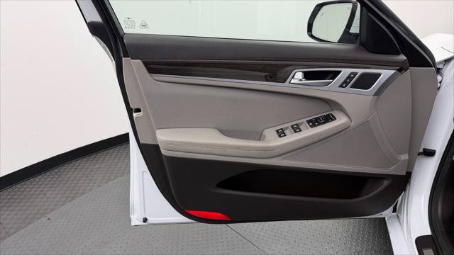 Used 2018 Genesis G80 3.8 RWD image 13