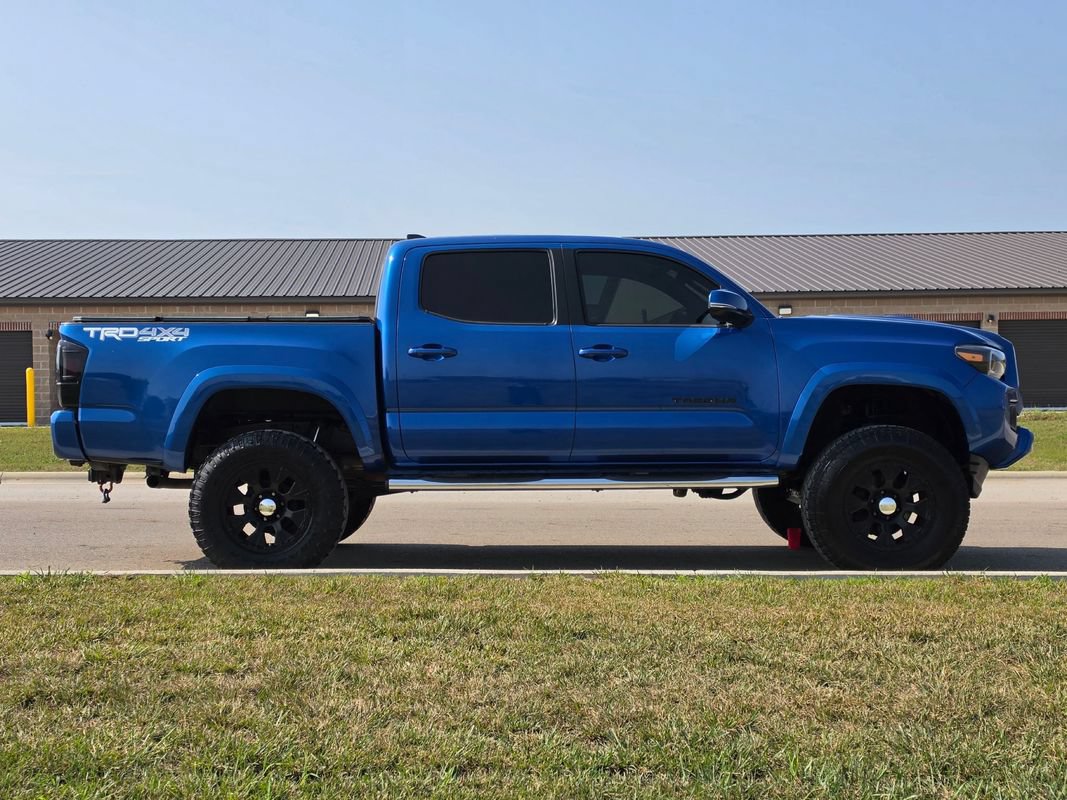 Used 2016 Toyota Tacoma TRD Sport w/ Towing Package AWD/4WD image 5