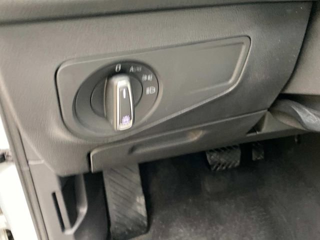 Used 2018 Volkswagen Tiguan SE w/ Panoramic Sunroof Package image 15