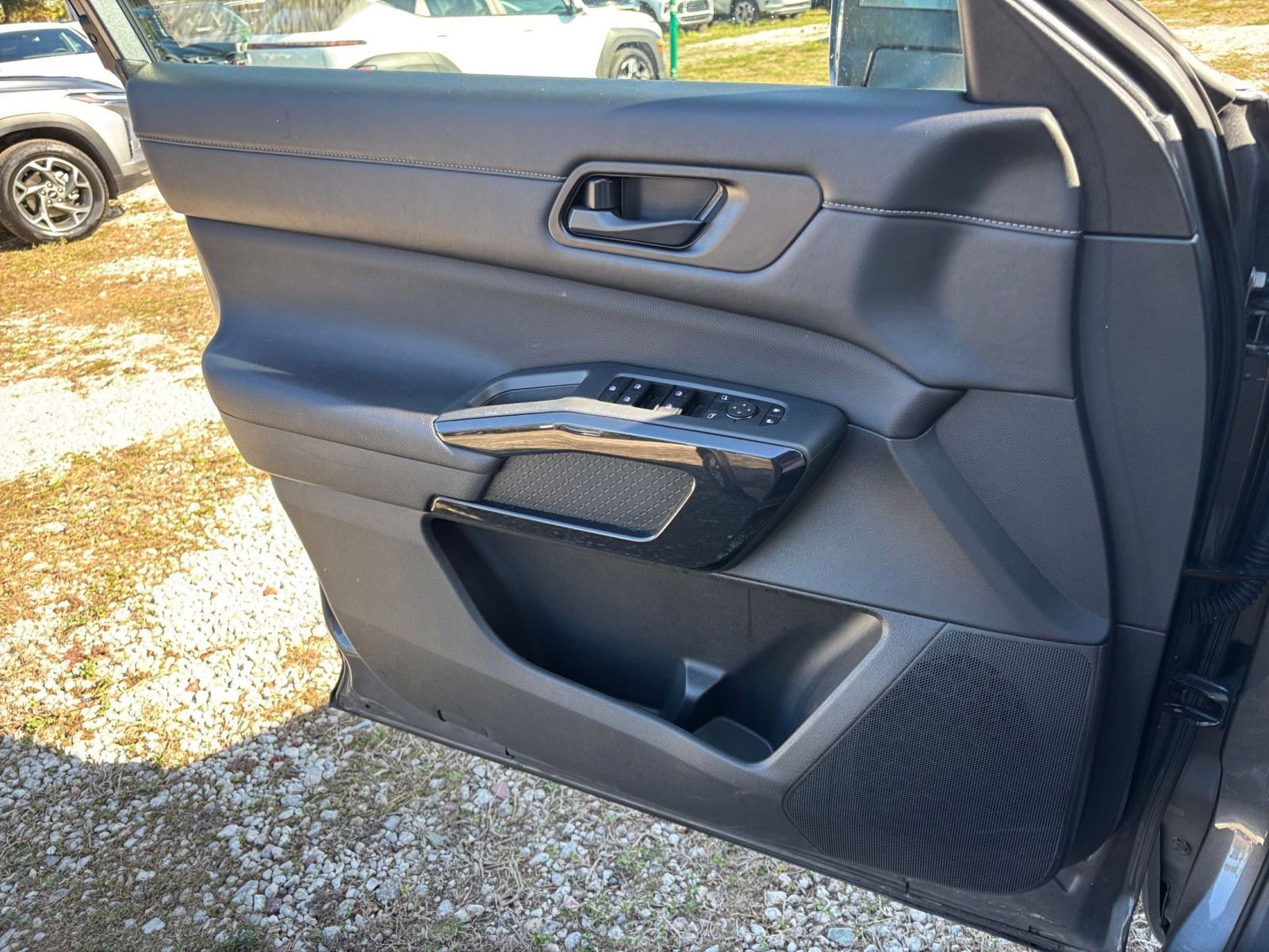 Used 2025 Nissan Pathfinder SV image 20