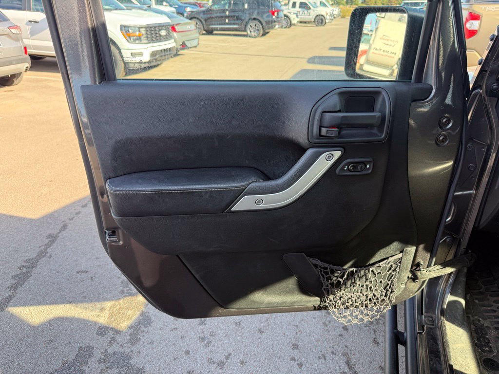 Used 2017 Jeep Wrangler Unlimited Rubicon AWD/4WD image 6