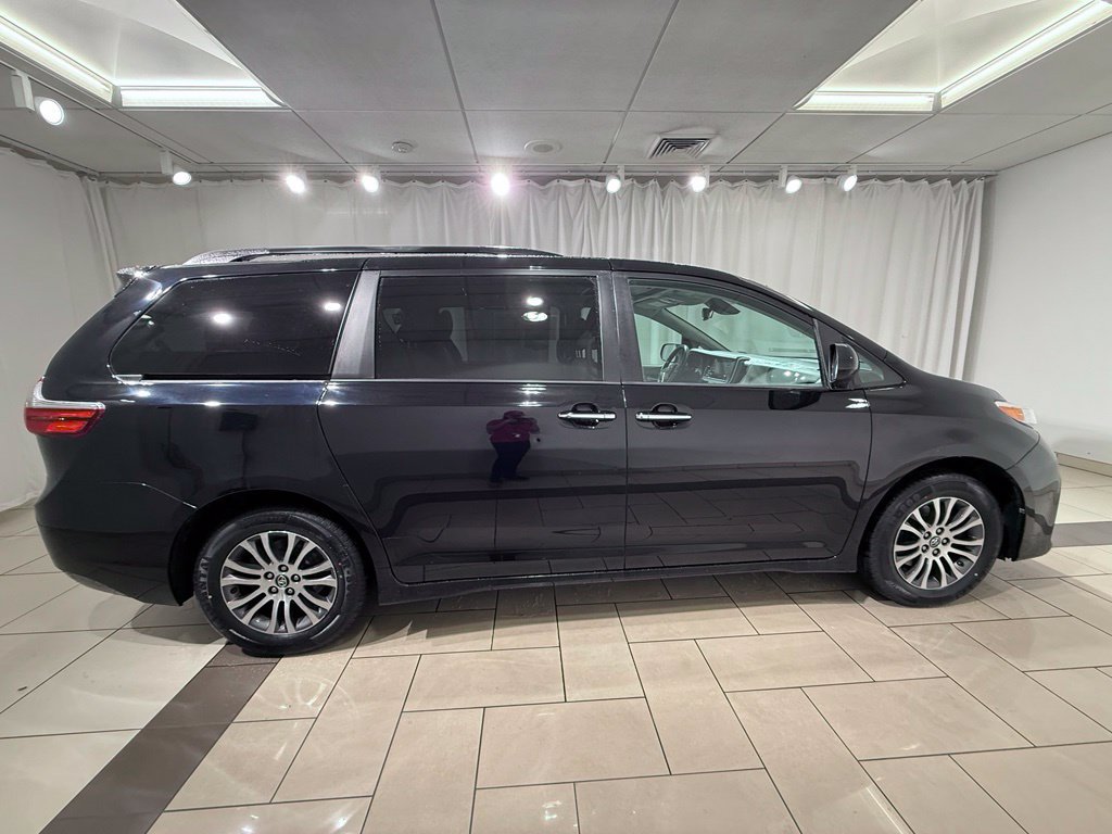 Used 2020 Toyota Sienna XLE w/ Carpet Mat Package FWD image 6