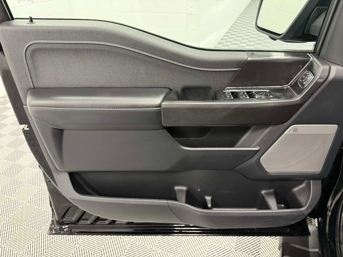 Used 2024 Ford F150 Lariat image 11