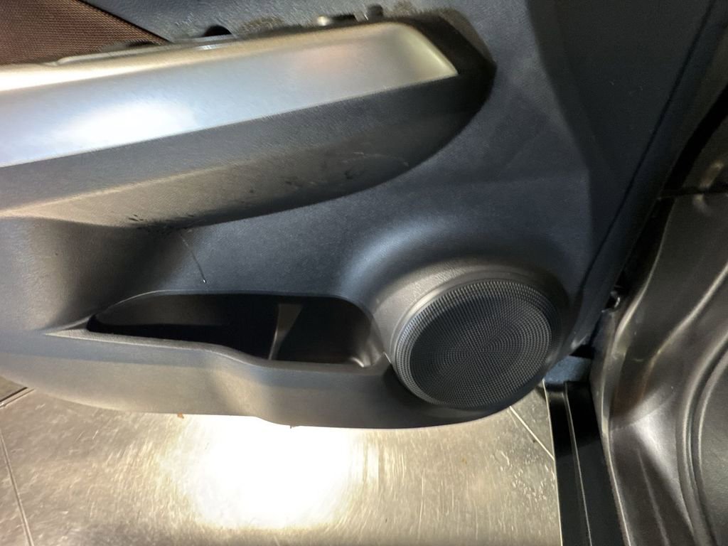 Used 2020 Nissan Kicks SR image 20