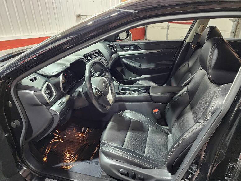 Used 2022 Nissan Maxima SV w/ Floor Mat Group FWD image 9